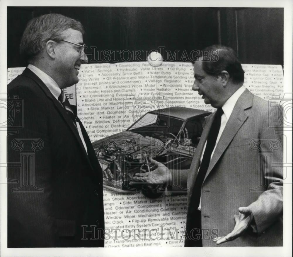 1981 Press Photo Local ford dealer, John Lance with C.V. Barion - Historic Images