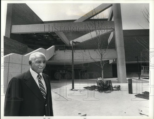 1981 Press Photo Tri C Eastern campus President Dr. Mitchell - Historic Images