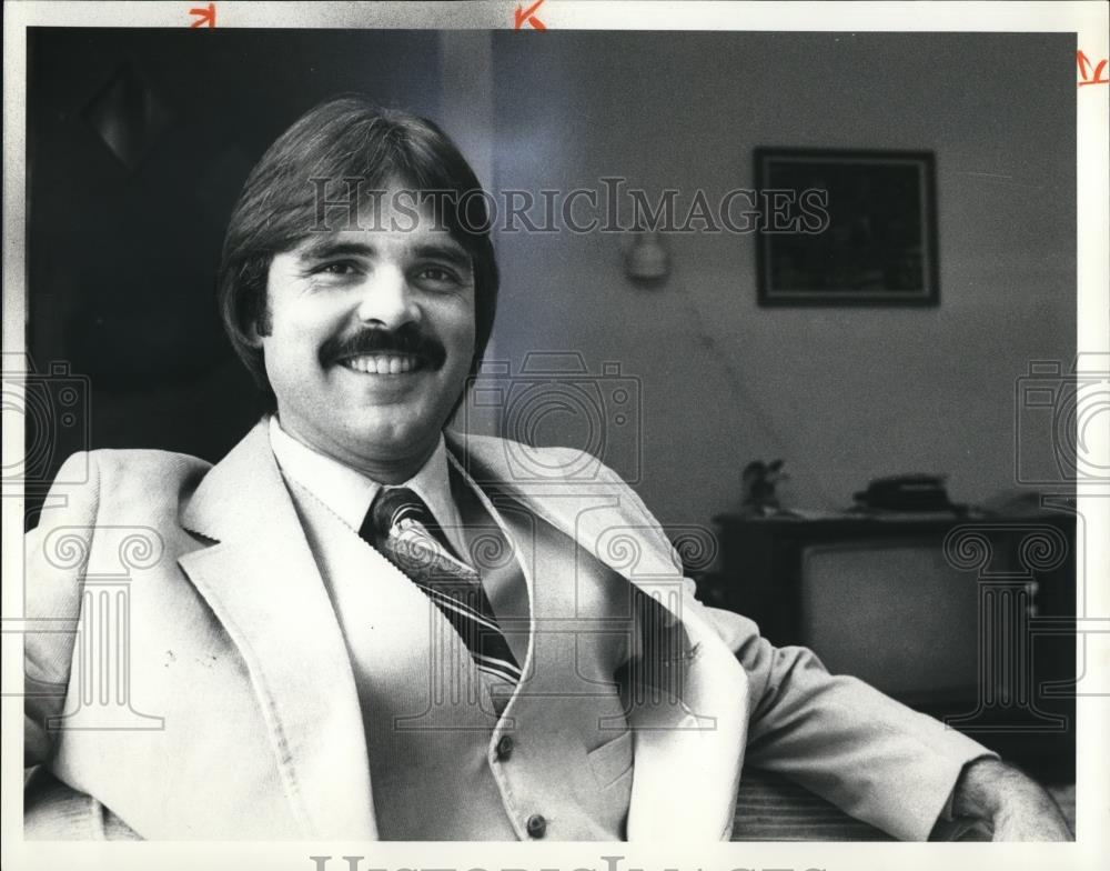 1980 Press Photo Harold V. Richard Jr. - Historic Images