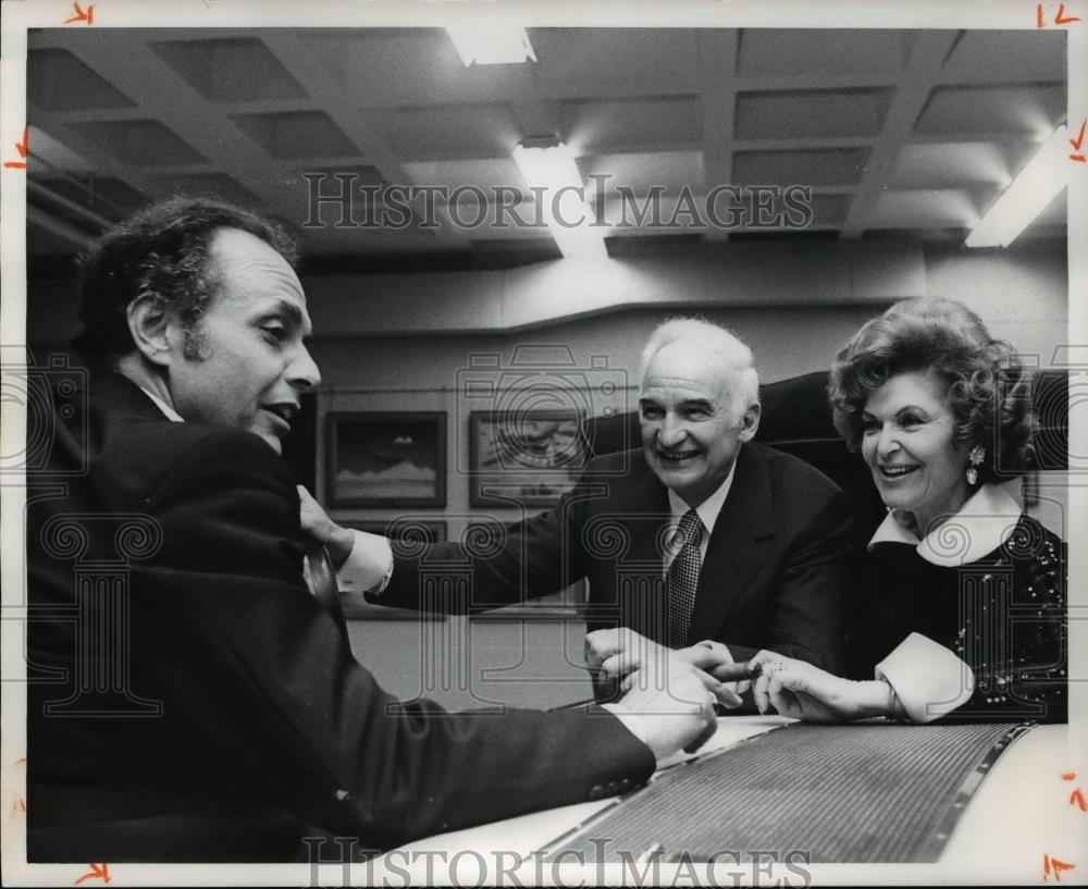 1976 Press Photo Mr and Mrs Simon Ramo Vice Chairman of the Board of TRW - Historic Images