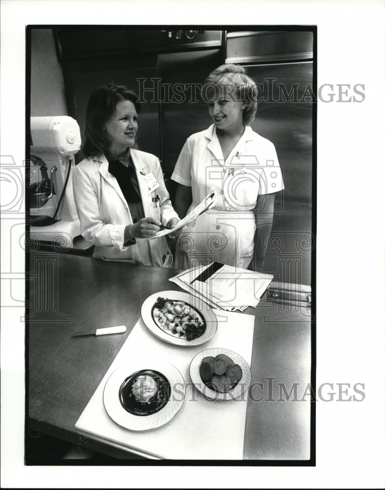 1987 Press Photo Karen Miller Kovach of the Cleveland Clinic - Historic Images