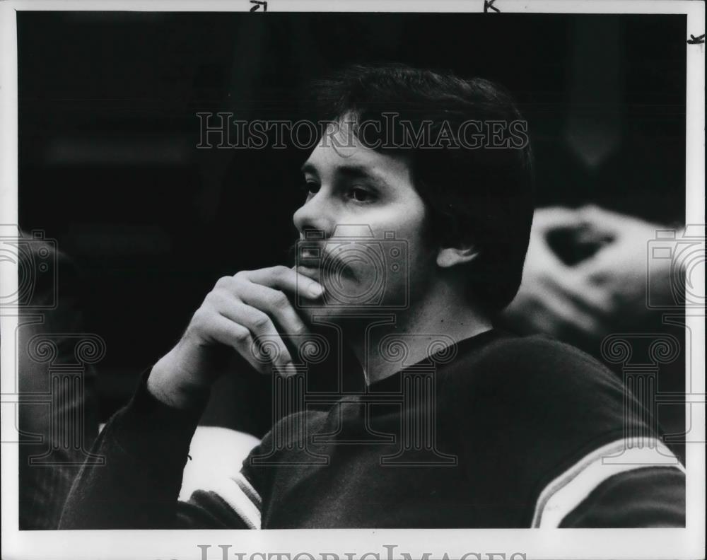 1983 Press Photo Donald Lee Maurer in his hearing - Historic Images
