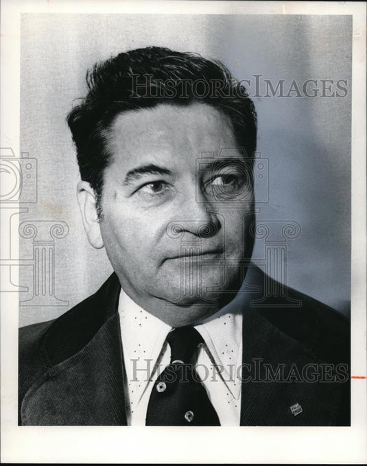 1976 Press Photo Red Cross volunteer awards Edwin L. Nurmi - Historic Images
