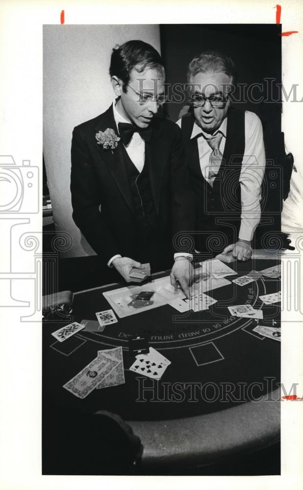 1979 Press Photo Ralph Perk playing poker - Historic Images