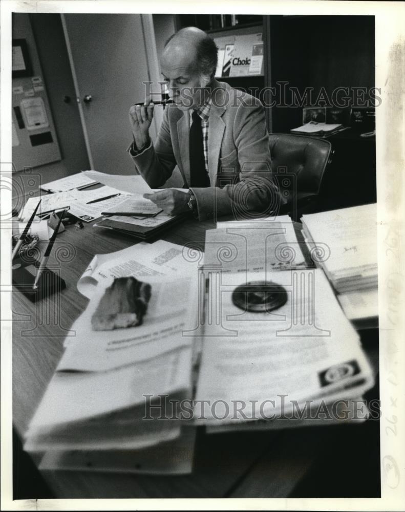 1981 Press Photo Portland School Superintendent James Fenwick - ora25054 - Historic Images