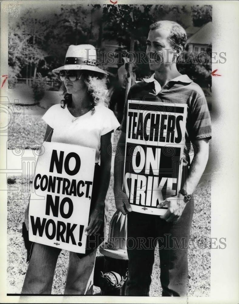 1979 Press Photo Candi Curshman and Michael Hazelwood teachers on strike - Historic Images