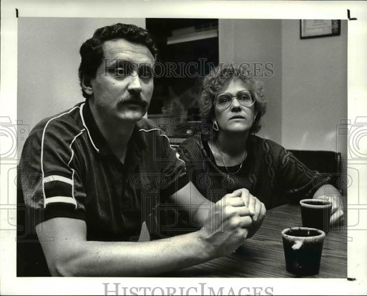 1987 Press Photo Kenneth and Rita Rusiska at home in Shaffield - Historic Images