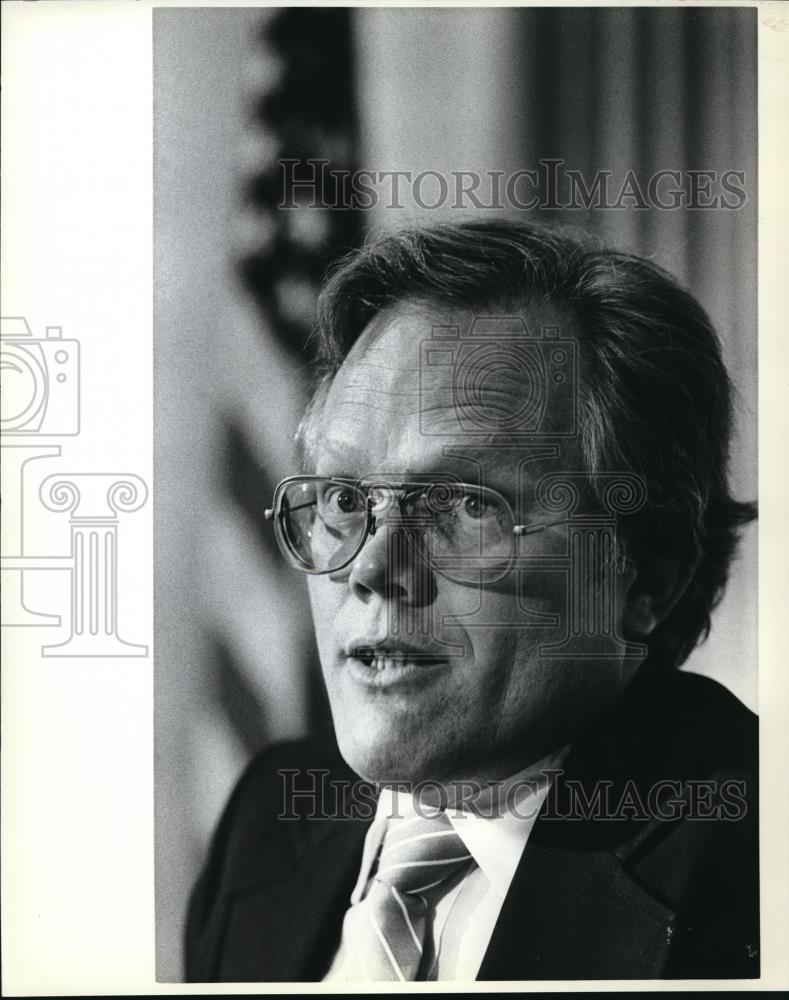 1981 Press Photo Carl Houseman, Deputy Dir. U.S. Immigration &amp; Naturalization - Historic Images