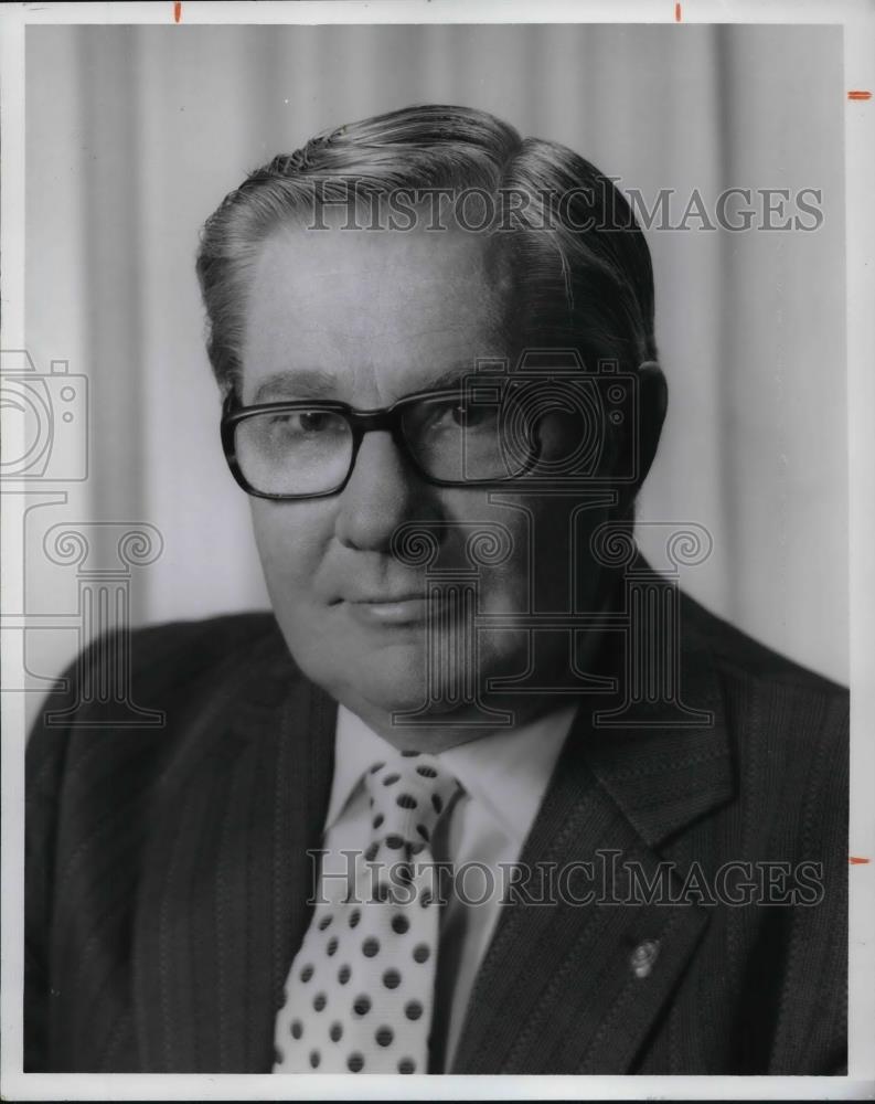 1976 Press Photo Donald E Johnson Deputy Asst Secretary International Business - Historic Images