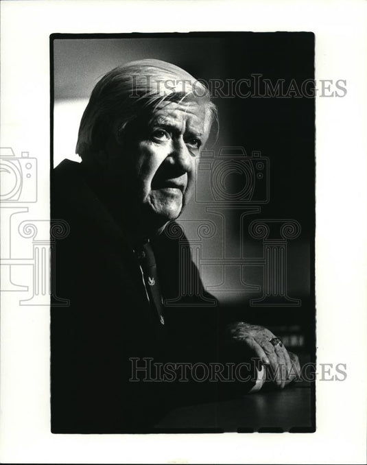 1984 Press Photo Thomas P. Tip O'Neill at a Press Conference at Hollenden House - Historic Images