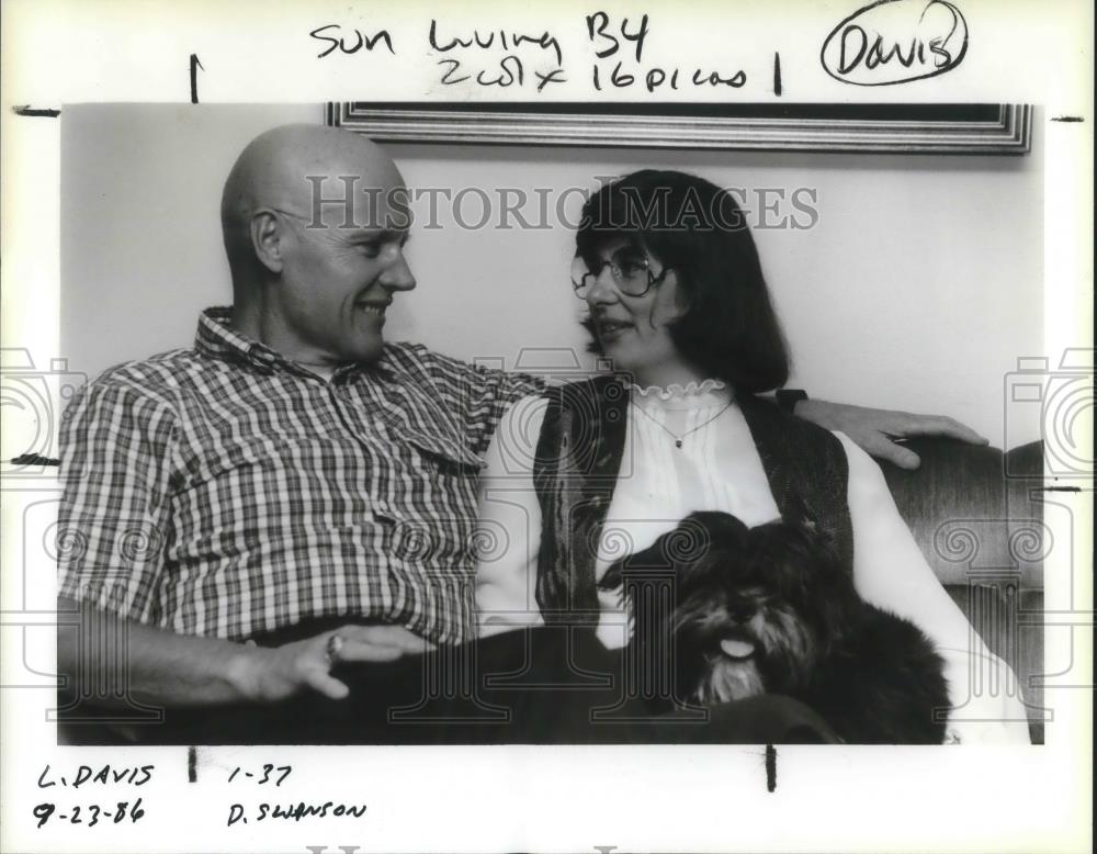 1986 Press Photo Jim and Linda Davis Vaulting into the public eye - ora15920 - Historic Images