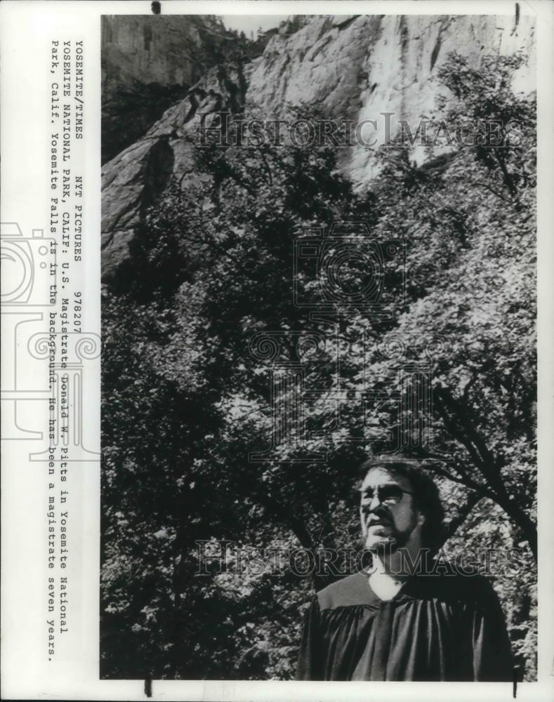 1982 Press Photo U. S. Magistrate Donald W. Pitts in Yosemite National Park - Historic Images