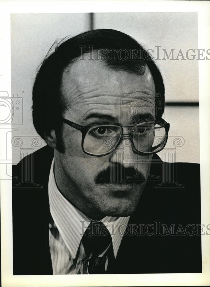 1980 Press Photo Mike Burton MSD Council - ora00949 - Historic Images