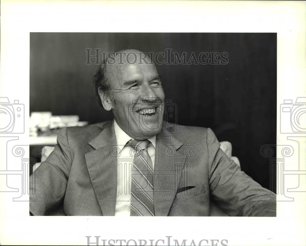 1985 Press Photo Frank H Porter Sr During Kosher Interview - Historic Images