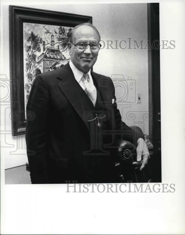 1982 Press Photo Edward C. Lechner of the Medical Mutual - Historic Images