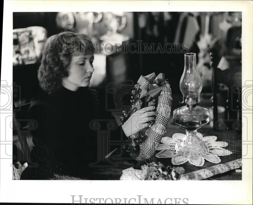 1979 Press Photo Penny Eaton, owner of County Gathering custom shop - ora31413 - Historic Images