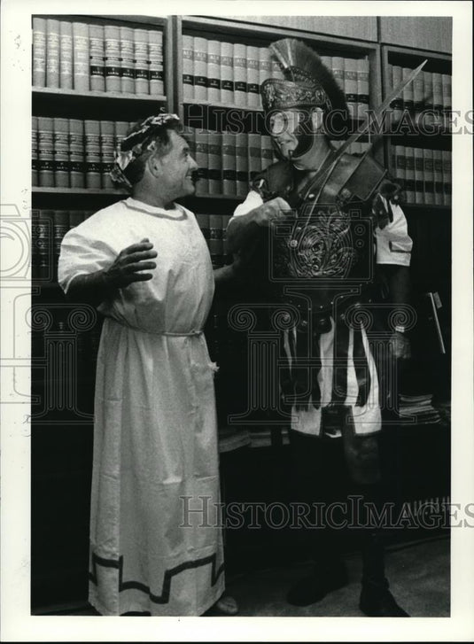 1984 Press Photo Norman E. Reed Jr, president River Bend Park w/ Thomas Lambros - Historic Images