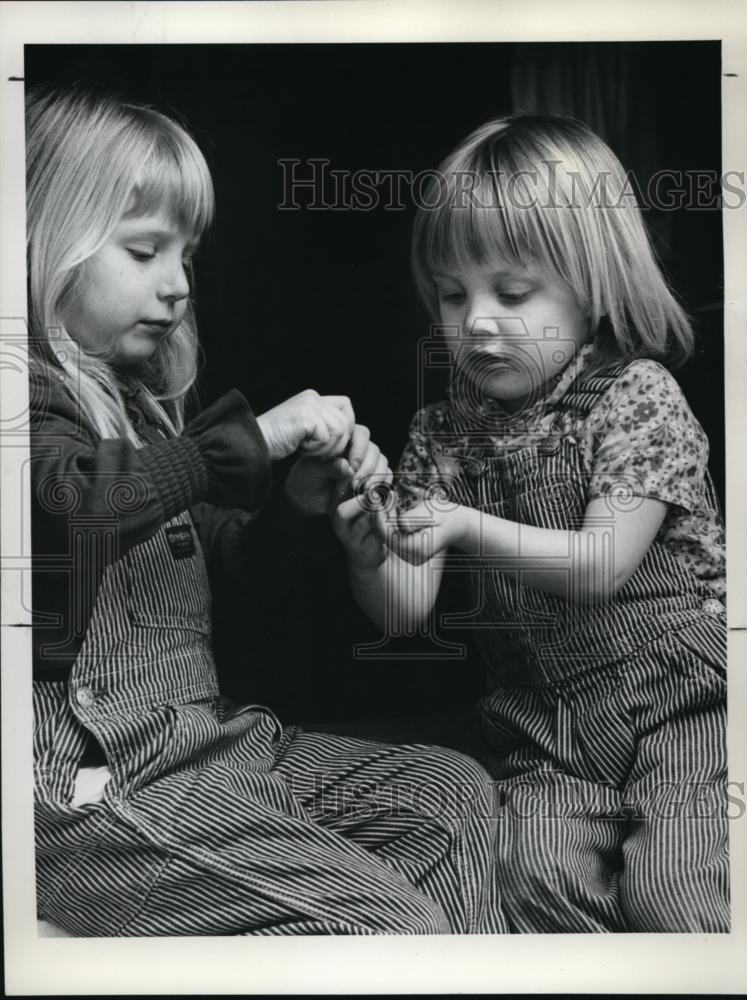 1972 Press Photo Laura left gets a gumtreat from Matthew - ora26651 - Historic Images