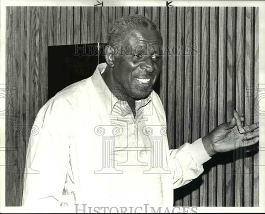 1986 Press Photo Reginald Raines, another East Cleveland Commissioner - Historic Images