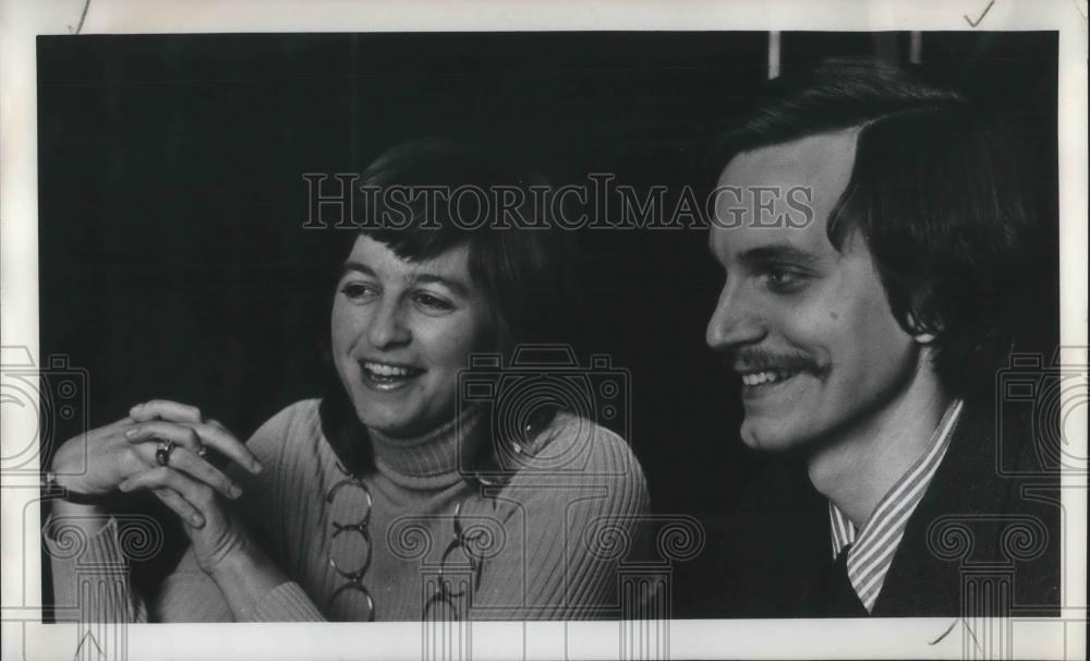 1974 Press Photo Patricia &amp; Christopher Dede speak at PACRAO delegate - ora15955 - Historic Images