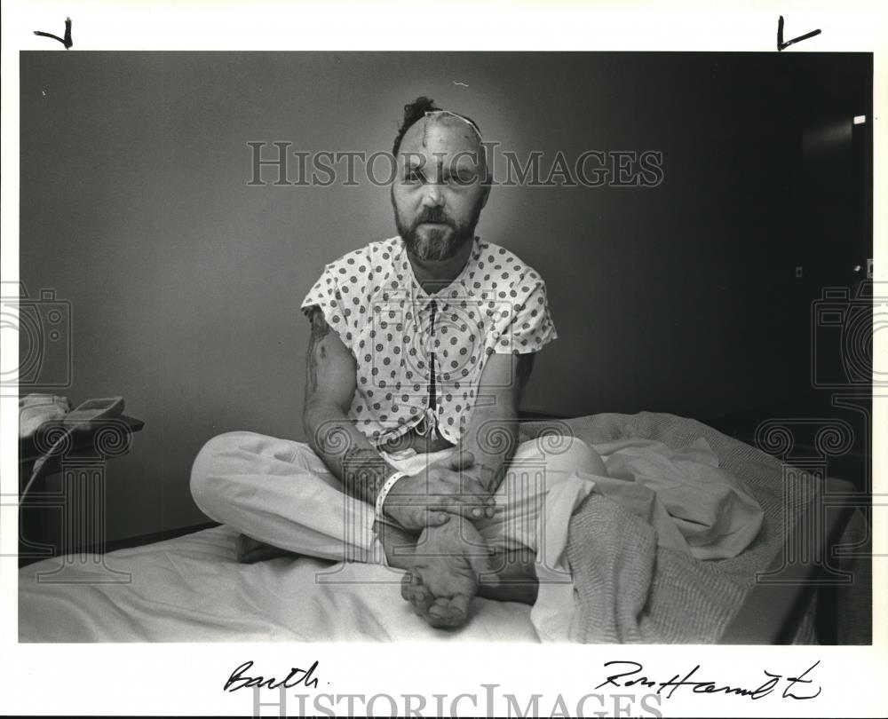 1985 Press Photo Dennis Berth, auto accident - ora00018 - Historic Images