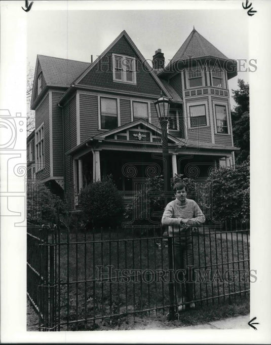 1985 Press Photo Steven McQuillan preservationist - Historic Images