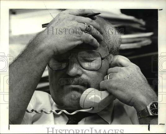 1986 Press Photo Donald H. Russell, director of Immigration and Naturilization - Historic Images