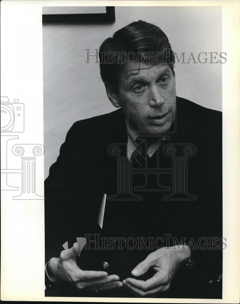 1980 Press Photo Hugh Harrison Consultant for Revlon - ora36993 - Historic Images
