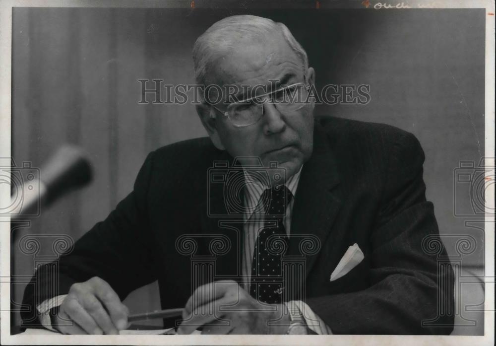 1976 Press Photo W. Thomas McCullough Chairman Board - Historic Images