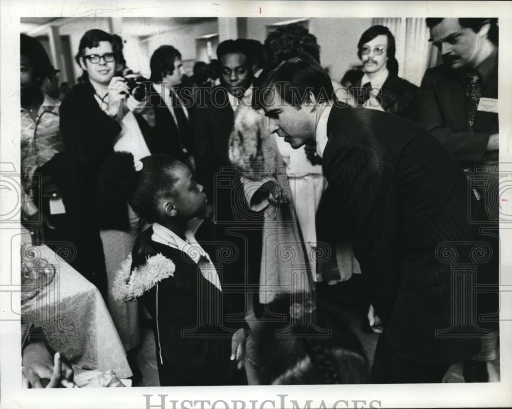 1976 Press Photo California Gov. Edmund G. Brown Jr. at First Baptist Church. - Historic Images