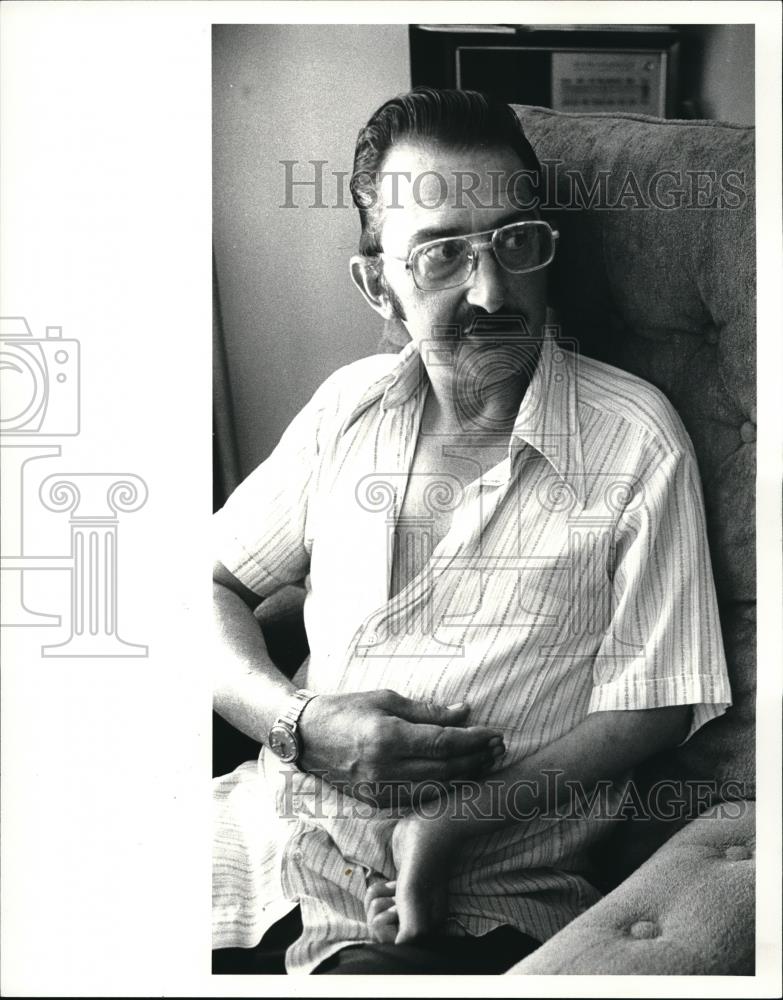 1983 Press Photo John Offak, UAW employee with problem - Historic Images