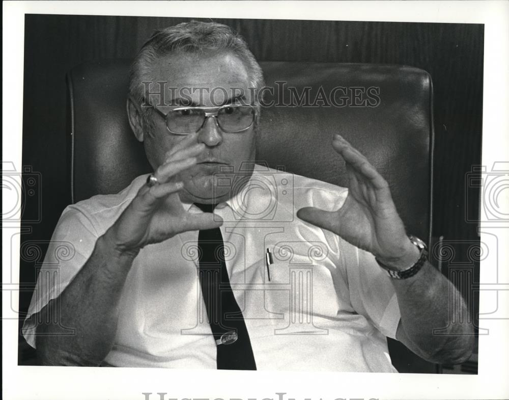 1982 Press Photo Parma Fire Chief Leonard Ott - Historic Images