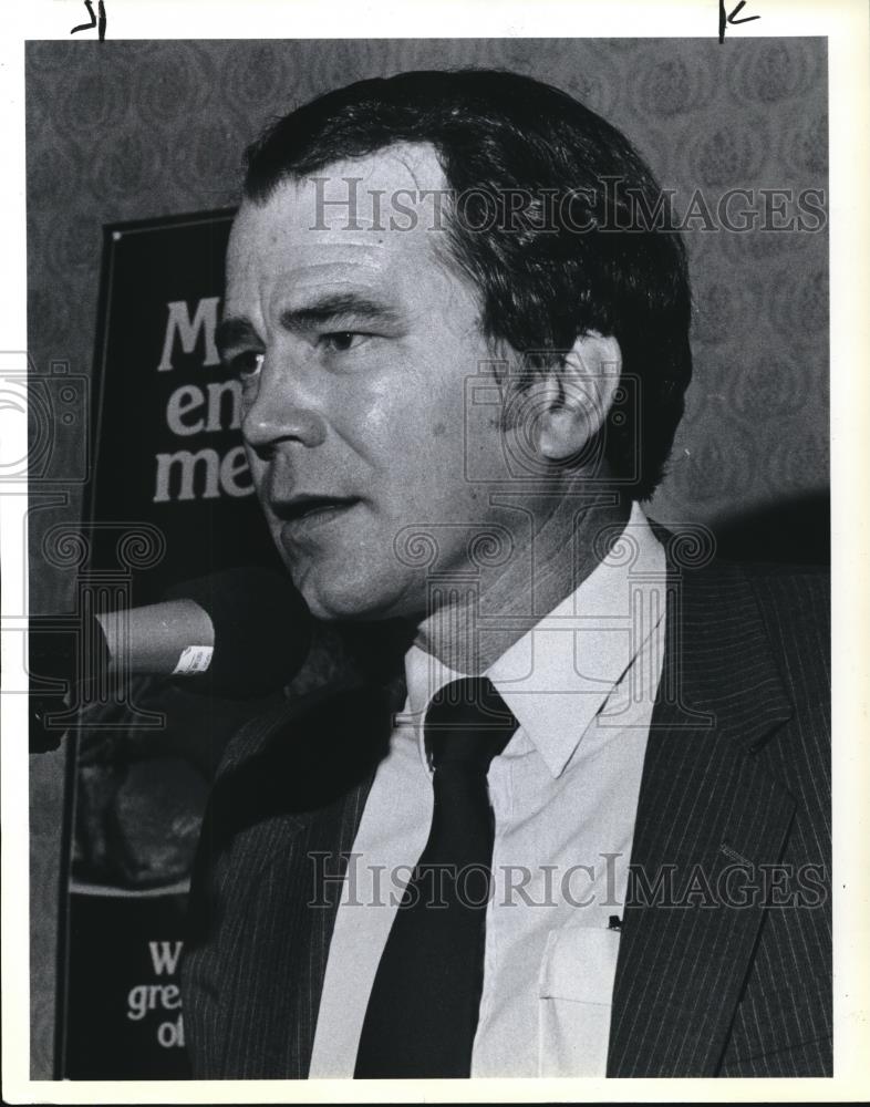1984 Press Photo Larry Butterfield speaking to the Oregon Cattlemen&#39;s Assoc - Historic Images