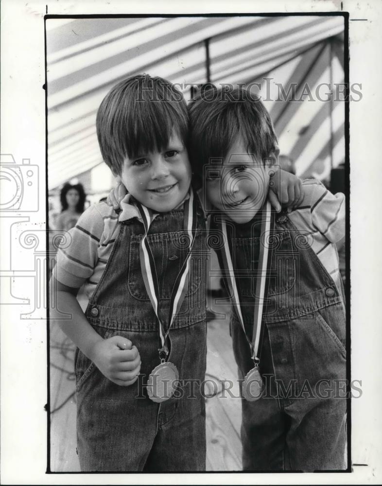 1983 Press Photo Charles and Nathan Griffin won first place, most identical twin - Historic Images