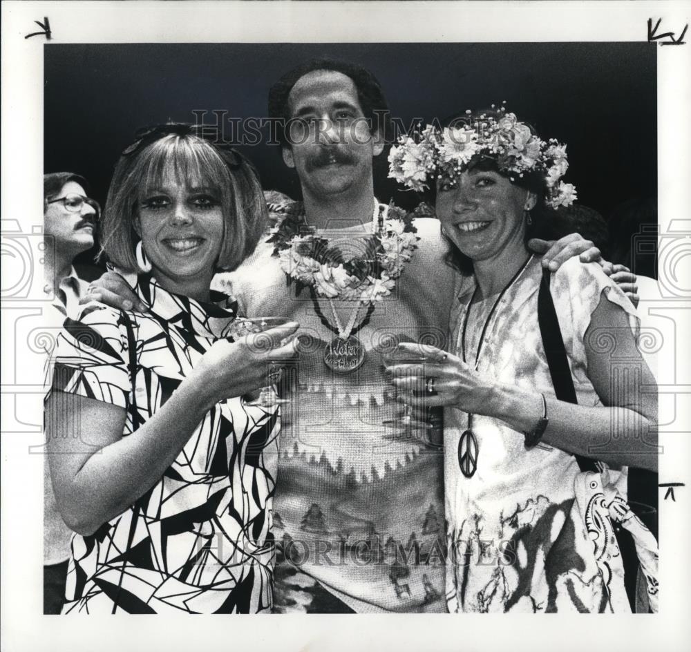 1984 Press Photo Debbie Newman,Bill Osher and Patty Osher at the Summer party - Historic Images