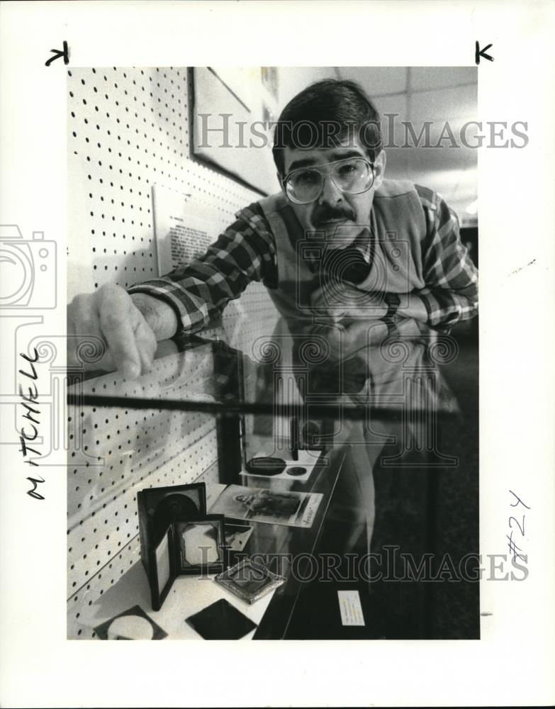 1986 Press Photo Youngster State Prof Richard Mitchell - Historic Images
