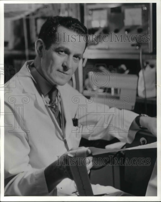 1970 Press Photo Herman K. Hellerstein of Modern Medicine, a medical journal - Historic Images
