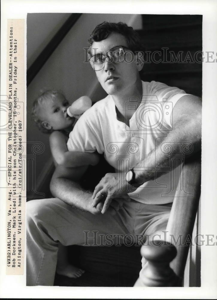 1987 Press Mark Liedl with his son, ChristopherPhoto - Historic Images