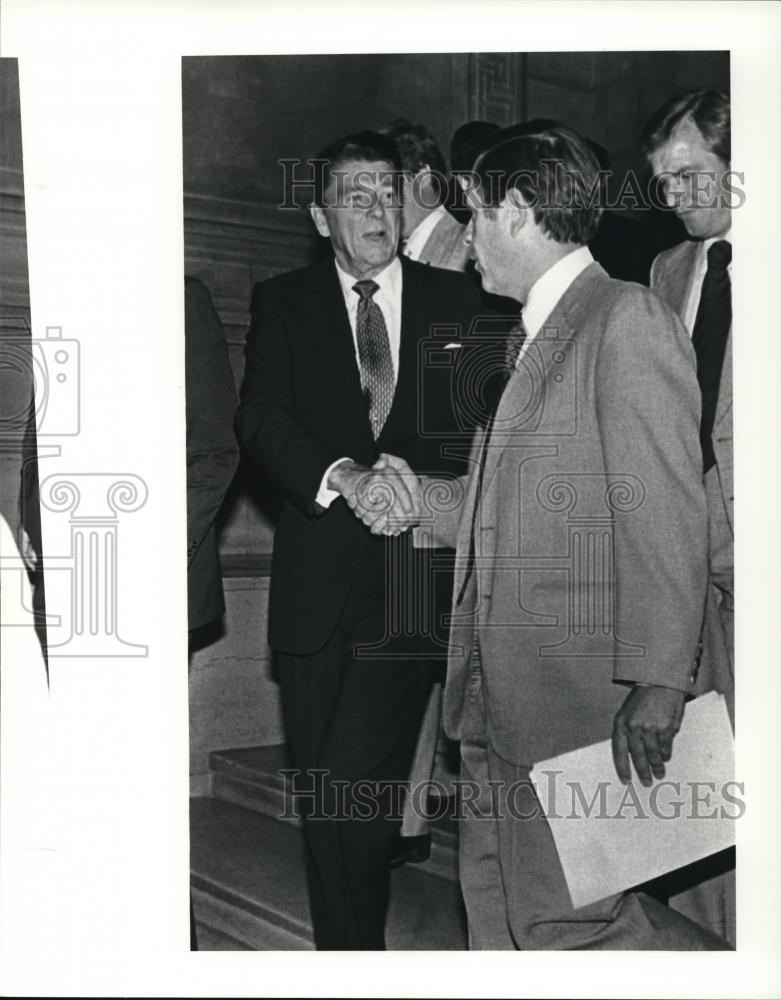 1980 Press Photo Ronald Reagan with Vonovich at City Hall - Historic Images