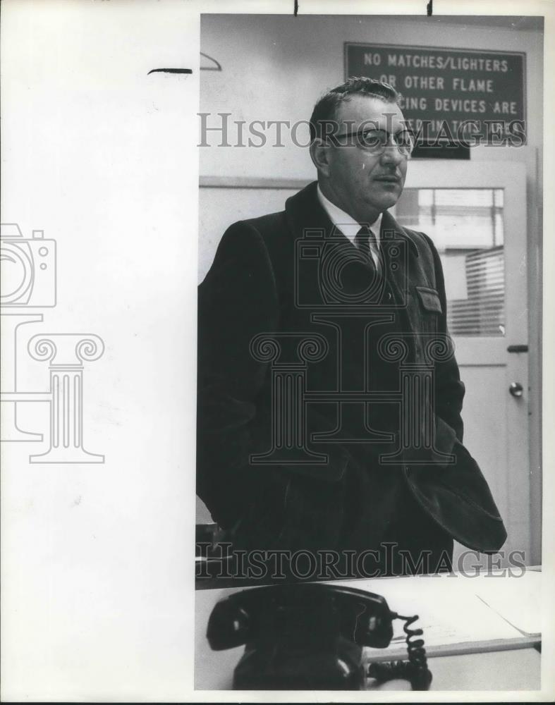 1970 Press Photo RW Carpenter In Charge Of Bangor Civilian Dock Force - ora13420 - Historic Images