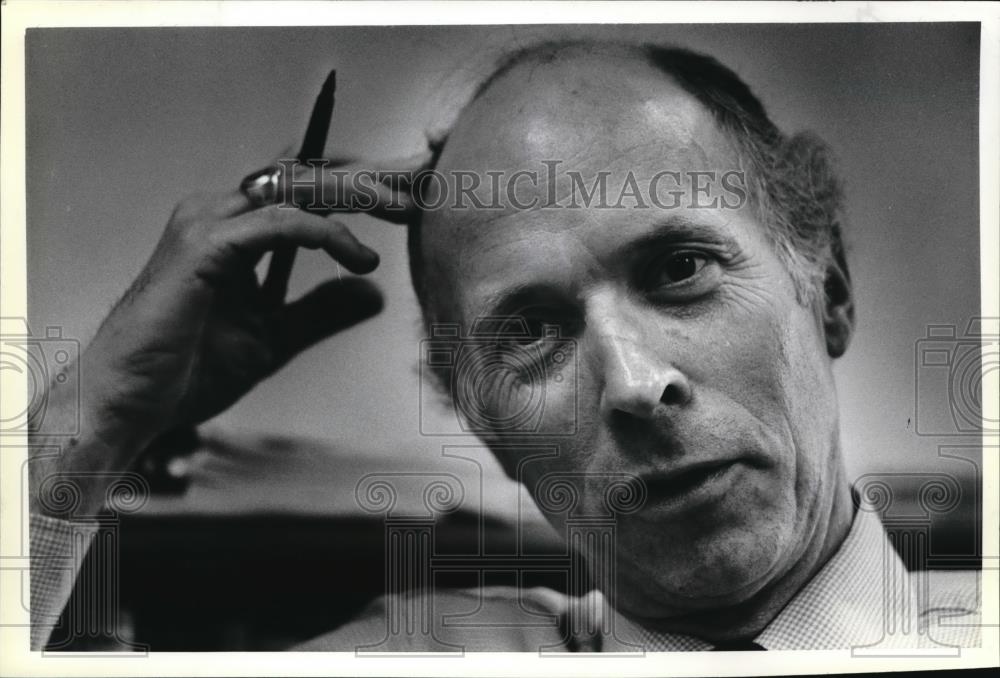 1980 Press Photo James Fenwick, Assistant Superintendent in charge of curriculum - Historic Images