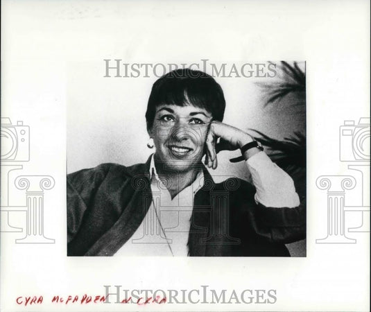 1986 Press Photo Cyra McFadden - Historic Images