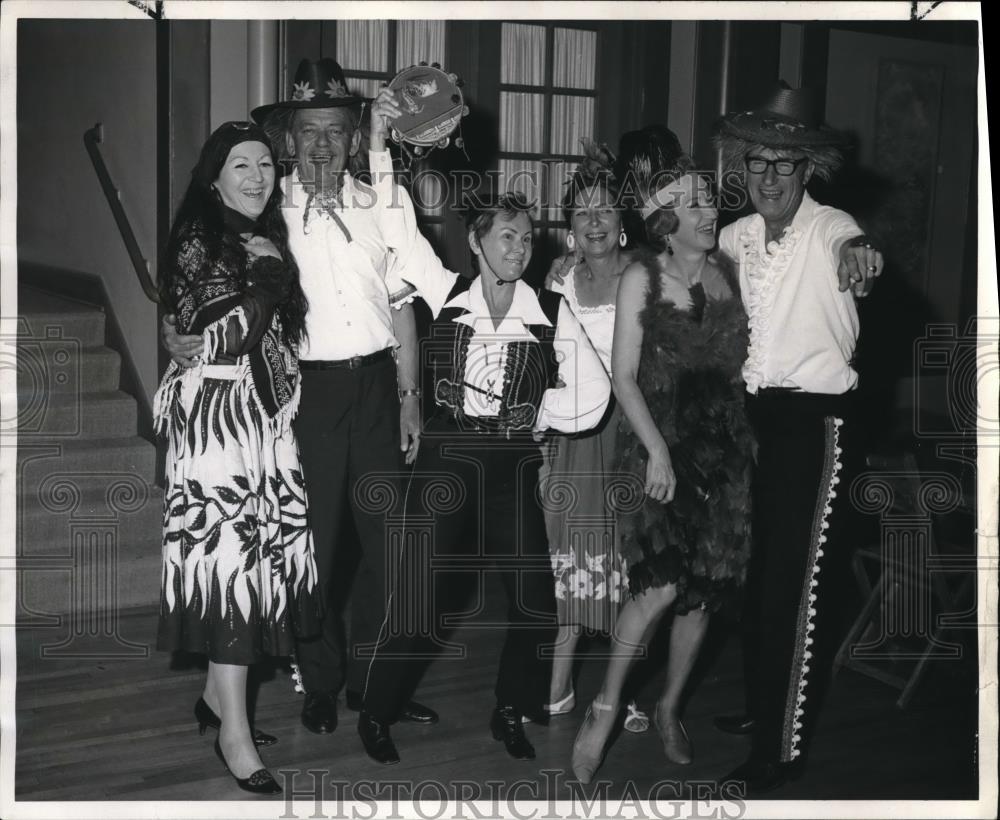 1969 Press Photo Mr. and Mrs. Larry Dafoe - ora11609 - Historic Images