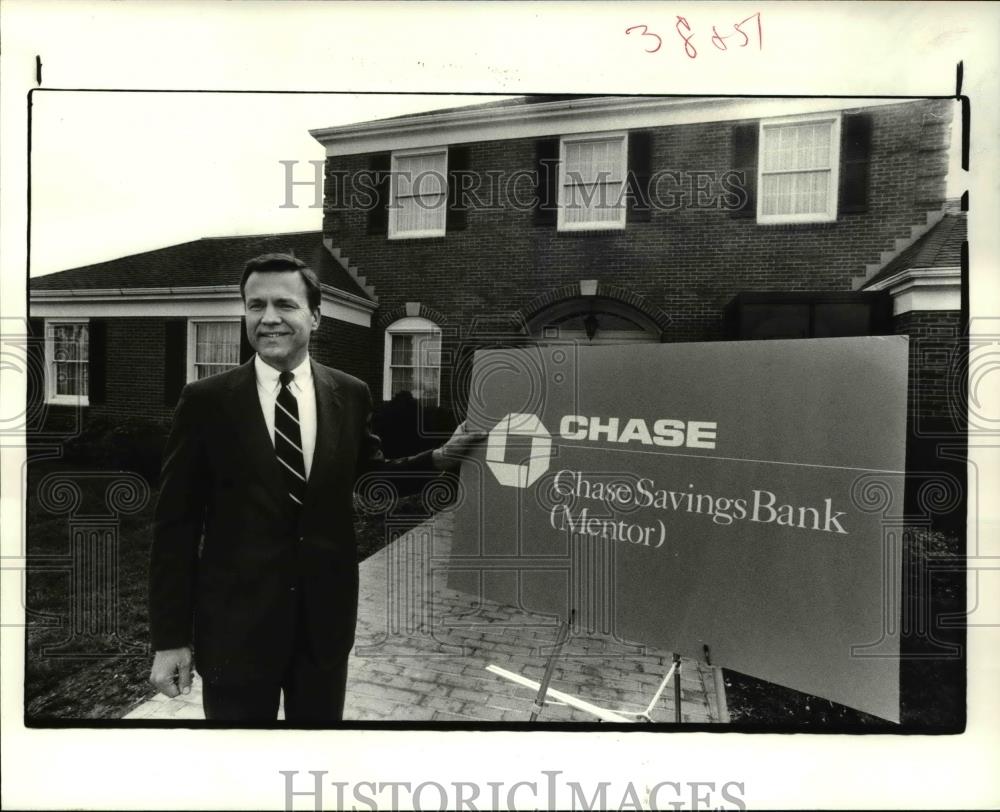 1985 Press Photo Mentor Savings (now Chase Savings) President Joseph Rusnak - Historic Images