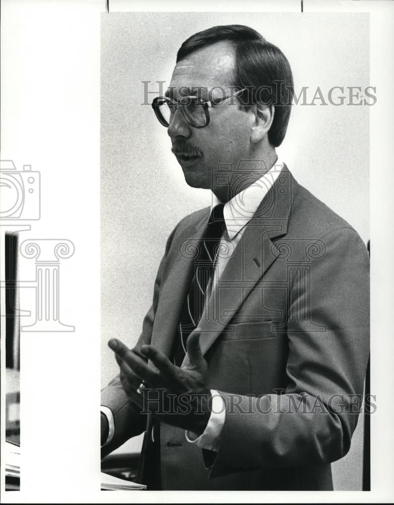 1985 Press Photo Robert L. Rabe Administrator of Ohio Rehabilitation Service - Historic Images