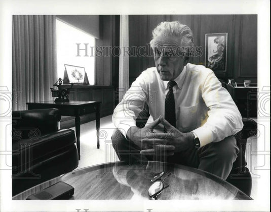 1987 Press Photo John J. Nevin, chairman of Firestone Tire & Rubber Co. - Historic Images