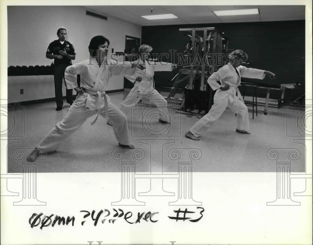 1984 Press Photo Melanie J. Bell, Pamela Rush, Lydia Ossey Karate Clas 