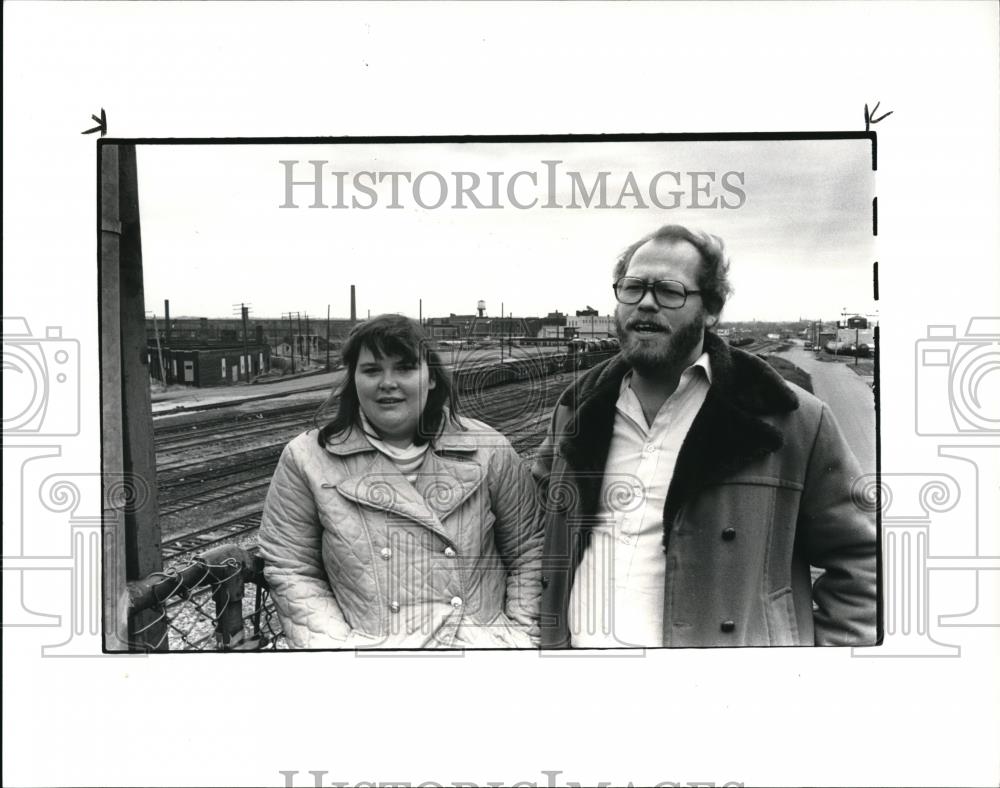 1984 Press Photo Susan &amp; William B. Merryman at E50 &amp; Track Ave. - Historic Images