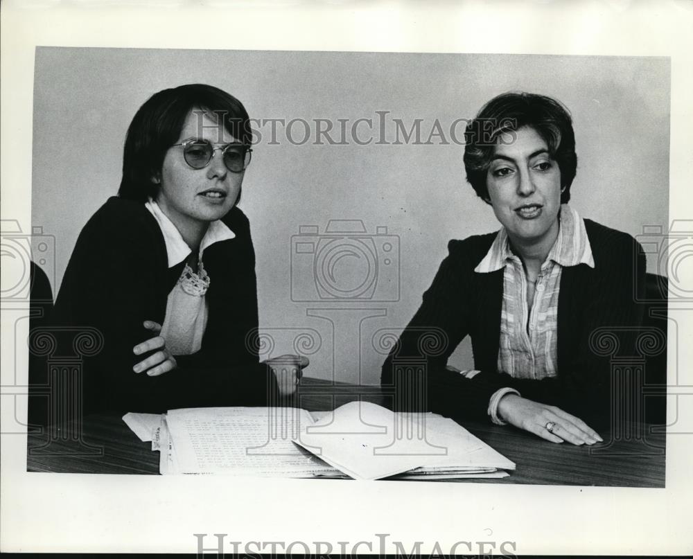 1976 Press Photo Janet Howey with Jane Sternberg - ora37295 - Historic Images