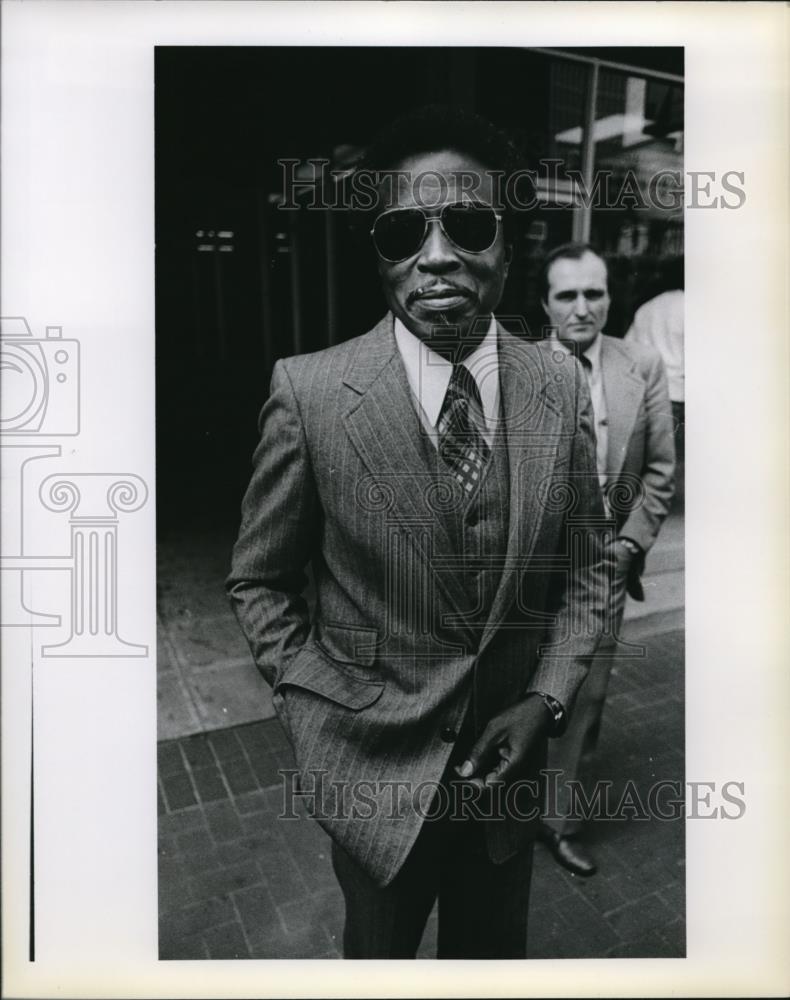 1979 Press Photo Cleveland Gilcrease leaving Federal Court after trial - Historic Images